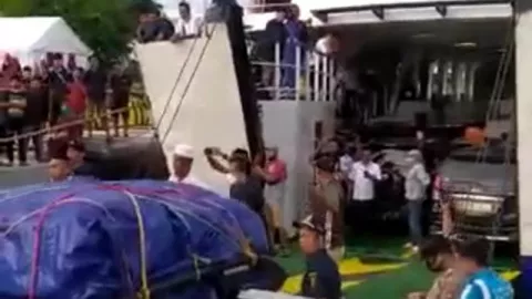 Viral! Tidak Terangkut, Penumpang Kapal Roro di Punggur Mengamuk - GenPI.co KEPRI