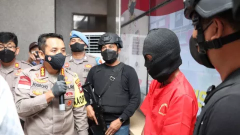 Polisi Gerebek Kampung Aceh, Jual Sabu Sekaligus Sewakan Bong - GenPI.co KEPRI
