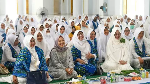 Gubernur Kepri Lepas Calon Jemaah Haji dari BKMT Tanjung Pinang - GenPI.co KEPRI