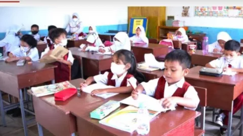 Pengadaan Seragam Gratis di Tanjung Pinang Kini Dikelola Sekolah - GenPI.co KEPRI