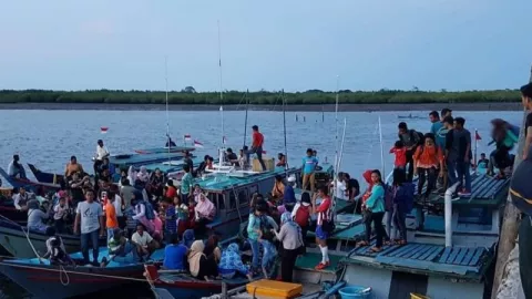 Cuaca Buruk Kapal Penyeberangan di Natuna Berhenti Beroperasi - GenPI.co KEPRI