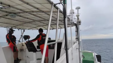 Angin Kencang, Kapal KM Pasifik Terbalik, 1 Orang Hilang - GenPI.co KEPRI