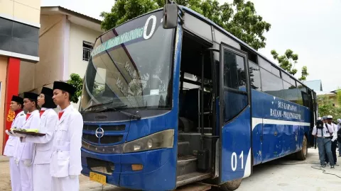 SMKN 6 Batam Lagi Gembira, Dapat Bantuan 2 Unit Bus - GenPI.co KEPRI