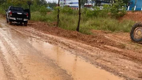 Pengusaha Mengadu Soal Jalan Hang Kesturi, Akibatnya Fatal - GenPI.co KEPRI