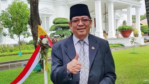 Profil Anggota DPR Nyat Kadir, Mantan Wako Batam Aktif di LAM - GenPI.co KEPRI