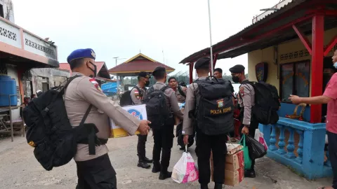 Demi Pilkades, 10 Polisi Pakai Kapal Ikan ke Tambelan - GenPI.co KEPRI