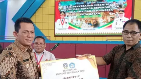 Ribuan Guru SMA dan SLB Swasta di Kepri Terima Insentif Rp 2 Juta - GenPI.co KEPRI