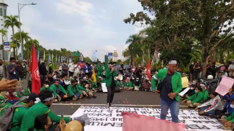 Demo Mahasiswa di Batam, Tak Berhasil Ketemu Ketua DPRD - GenPI.co KEPRI