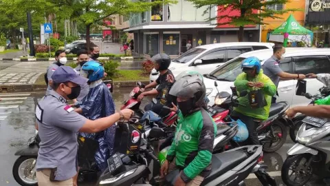 Satresnarkoba Polresta Barelang Berbagi Takjil, Cek Lokasinya - GenPI.co KEPRI