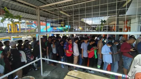 H-3 Lebaran Antrean di Konter Tiket Roro Punggur Padat Banget - GenPI.co KEPRI