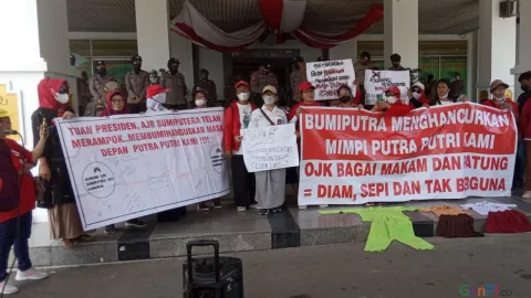 Nasabah AJB Bumiputera Demo di DPRD Batam, Apa Tuntutannya? - GenPI.co KEPRI
