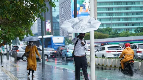Hujan Deras, Petir dan Angin Kencang di 3 Daerah di Kepri - GenPI.co KEPRI
