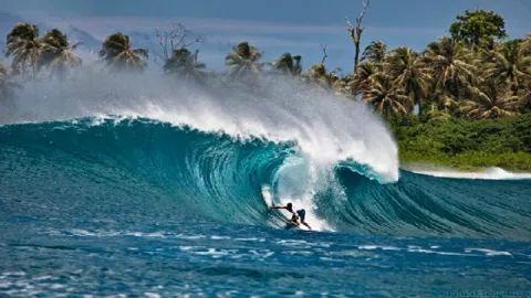 Pantai Nemberala, Surga Surfing di NTT - GenPI.co