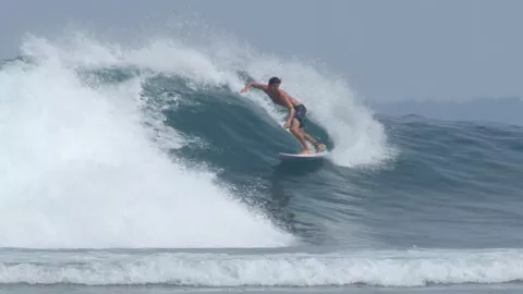 Tanjung Setia, Surga Surfing di Lampung - GenPI.co