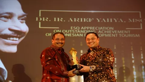 Menpar Arief Yahya Terima ESQ Award - GenPI.co
