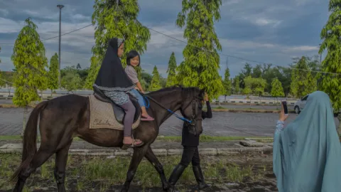 Berkuda di Sekitar Masjid Raya An Nur Pekanbaru - GenPI.co