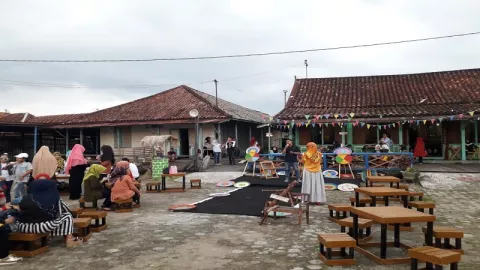 Pertunjukkan Lagu dan Fashion Meriahkan Pasar Baba Boen Tjit - GenPI.co