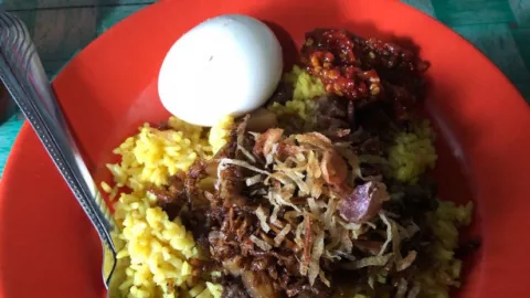Ke Manado Nggak Lengkap Tanpa Makan Nasi Kuning Seroja - GenPI.co