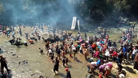 1000 Orang Sukabumi Ngubek Laut di Sungai Cimandiri - GenPI.co