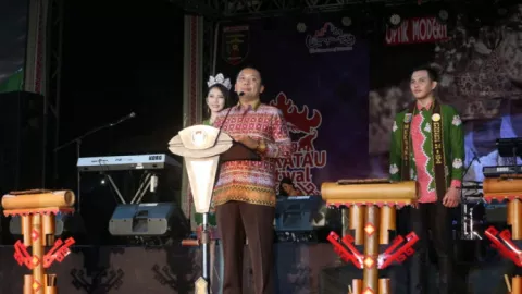 Wow Hibur Wisatawan, Gubernur Lampung Duet Dengan Rocker - GenPI.co