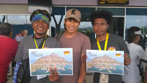 Eksplor Raja Ampat, Wisatawan Asal Bali ini Ajak Keluarganya - GenPI.co