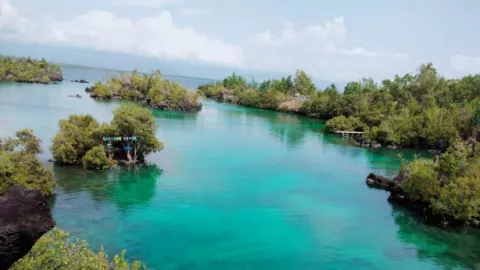 Tanjung Bongo: Miniatur Raja Ampat di Halmahera Utara - GenPI.co