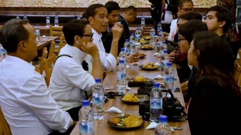 Di Singapura, Jokowi Hanya Makan Tempe - GenPI.co