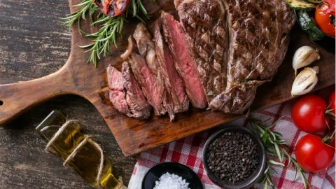 'Steak Spanyol' Daging Sapi Empuk dengan Citarasa yang Unik - GenPI.co