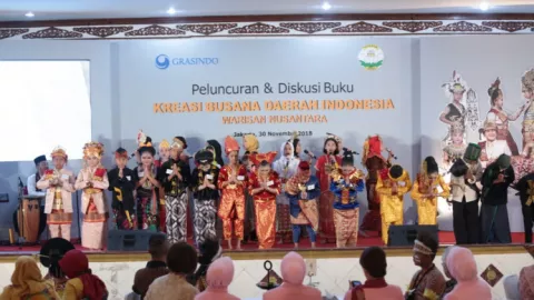 Kreasi Busana Daerah Indonesia dalam Buku 278 Halaman - GenPI.co