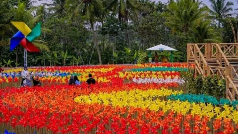 Taman Dewari, Taman Wisata Kincir Angin Pertama di Indonesia - GenPI.co