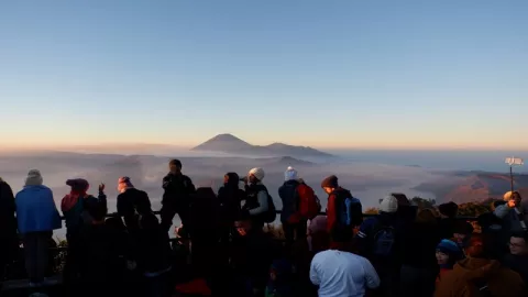 5 Spot Keren Menikmati Sunrise Gunung Bromo - GenPI.co