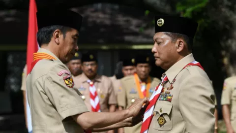 Presiden Jokowi Melantik Budi Waseso Jadi Ketua Pramuka - GenPI.co