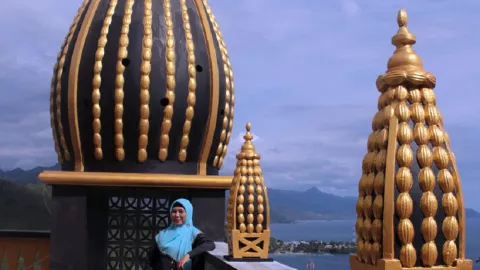 Pesona Masjid Walima Emas Di Atas Bukit Kapur - GenPI.co