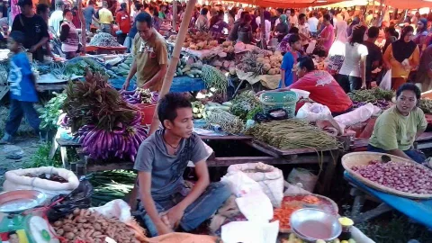 Pedagang Gembira Sambut Malam Pergantian Tahun - GenPI.co