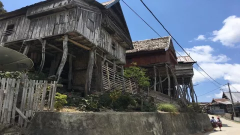 Rumah Tinggi Ratusan Tahun di Kampung Tua Bitombang Selayar - GenPI.co