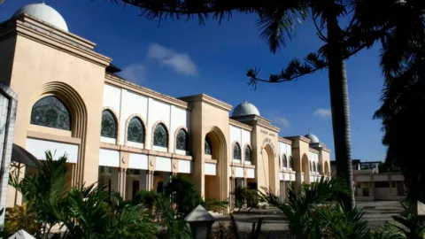 Masjid Baiturrahim Gorontalo Mempercantik Wajah Kota Goronta - GenPI.co