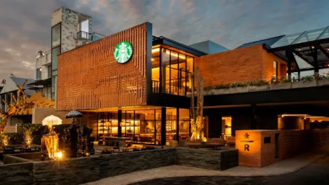 Wow, Starbucks Terbesar Ada di Bali - GenPI.co