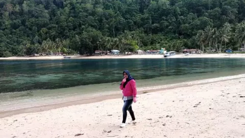 Pantai Lilito Buol Memanggil Penyuka Wisata Bahari - GenPI.co