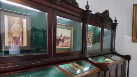 Keraton Yogyakarta Restorasi Lukisan Kuno - GenPI.co