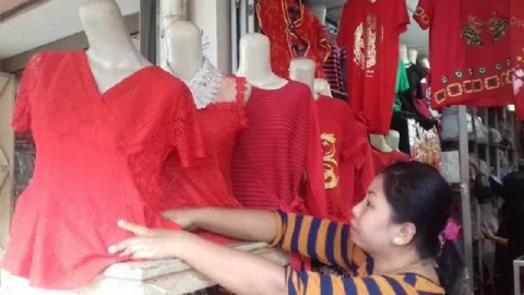 Mitos Baju Merah Perayaan Imlek - GenPI.co