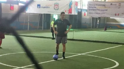 Berkunjung ke Indonesia, Vladimir Smicer Liverpool Terpikat Sop Iga - GenPI.co