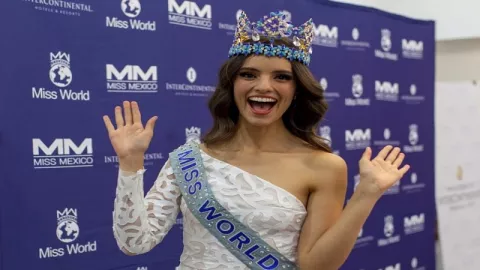 Berkunjung ke Indonesia, Miss World 2018 Terpikat dengan Kelezatan Gado-gado - GenPI.co