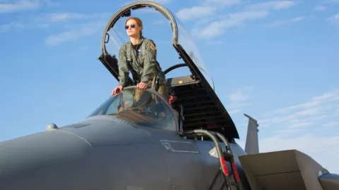 Lewat Film Captain Marvel, Brie Larson Berharap Bisa Menginspirasi Perempuan Jadi Pilot - GenPI.co