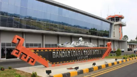 Resmikan Terminal Baru Bandara Raden Inten 2, Jokowi Ingin Ada Penerbangan Internasional - GenPI.co