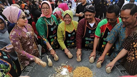 Surabaya Siap Pecahkan Rekor MURI di Festival Rujak Ulek 2019 - GenPI.co