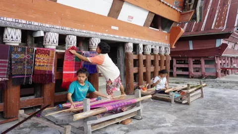 Makin Digandrungi, Kain Tenun Pepet Pamor Batik - GenPI.co