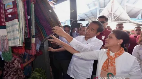 Yuk Beli Oleh-Oleh di Pasar Tradisional Samosir, Seperti Pak Jokowi - GenPI.co