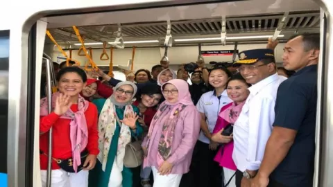 Jajal MRT Jakarta, Iriana Jokowi: Sejuk - GenPI.co
