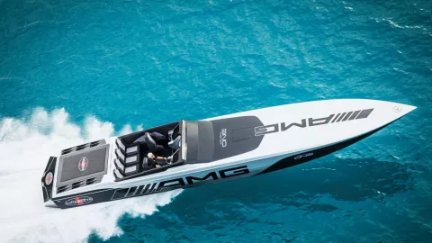 Kiat Aman Naik Speedboat Saat Traveling - GenPI.co
