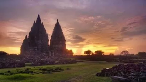 Siluet dan Langit Jingga, Senja Indah di Candi Prambanan - GenPI.co